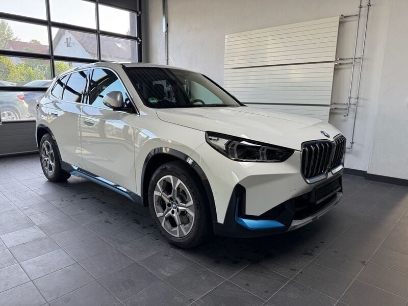 Weiß Gebraucht 2023 BMW iX1 xLine SUV | 39.950 € (Guter Preis) - Bild 1/4