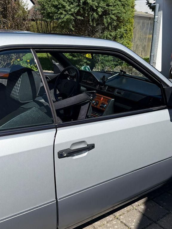 Gebraucht Mercedes E220 150 PS (110 kW) 1997 Silber Coupé