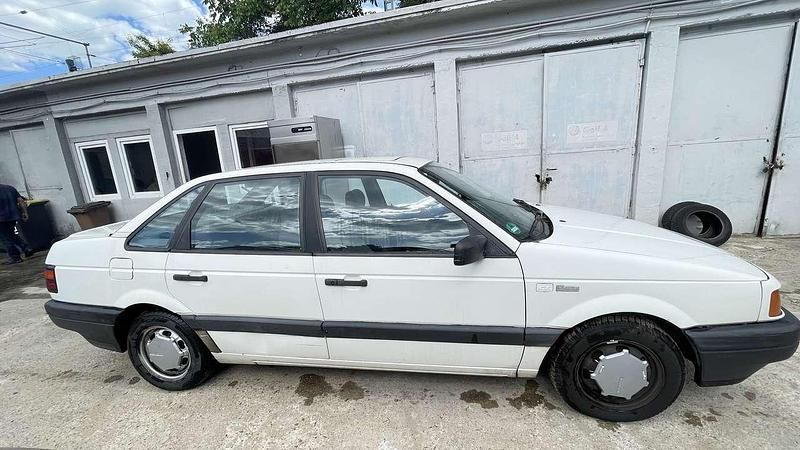 Second-hand VW Passat 90 CP (66 kW) 1988 Alb Berlinǎ