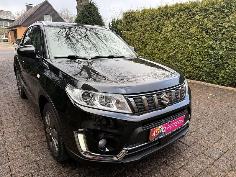 Grau Gebraucht 2019 Suzuki Vitara Comfort SUV | 12.980 € (Guter Preis) - Bild 1/4