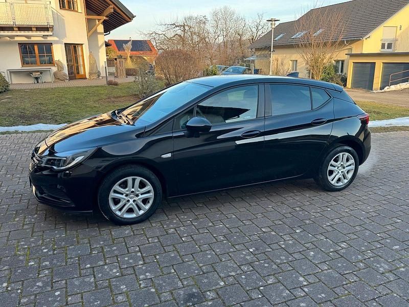 Gebraucht Opel Astra 125 PS (91 kW) 2018 Schwarz Kleinwagen