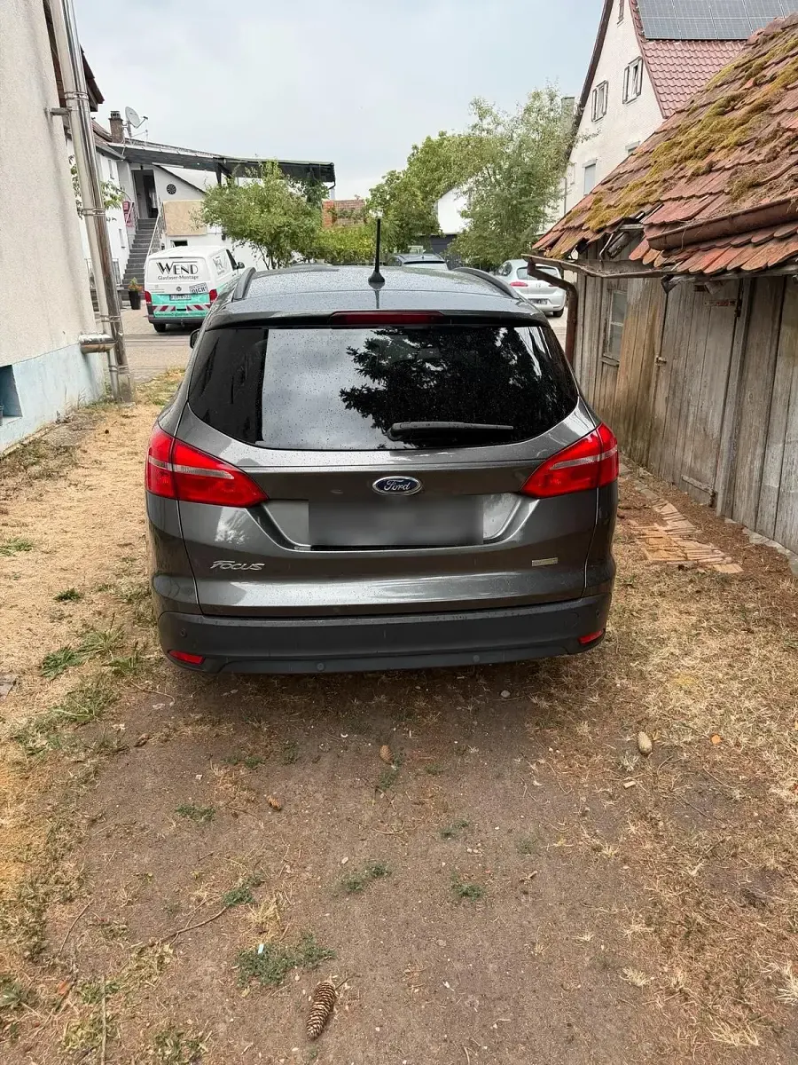 Gebraucht Ford Focus 125 PS (91 kW) 2017 Grau Kombi