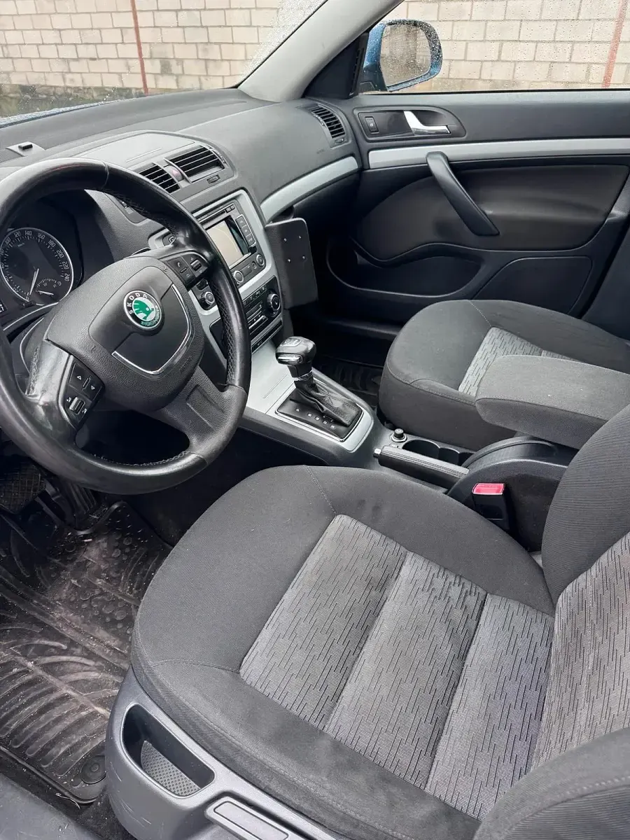 Usado Skoda Octavia 140 CV (102 kW) 2013 Azul Familiar