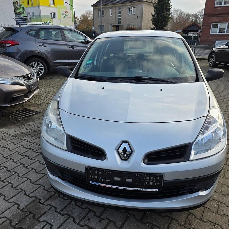 Gebraucht Renault Clio II 75 PS (55 kW) 2009 Silber Kleinwagen
