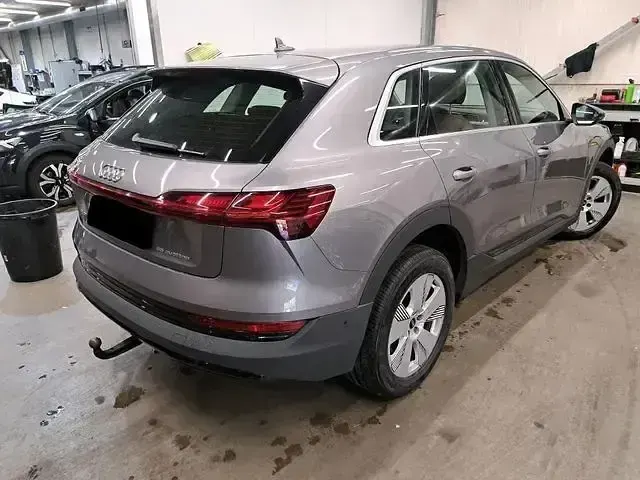 Gebraucht Audi e-tron Ambiente 300 kW (408 PS) 2022 Grau SUV