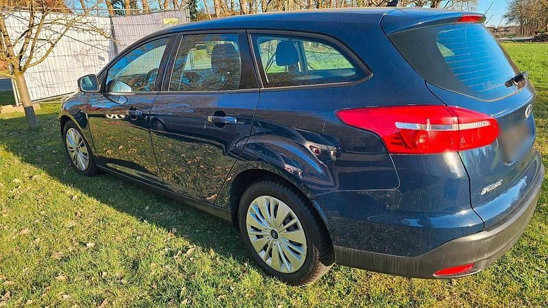 Gebraucht Ford Focus Trend 95 PS (69 kW) 2017 Blau Kombi