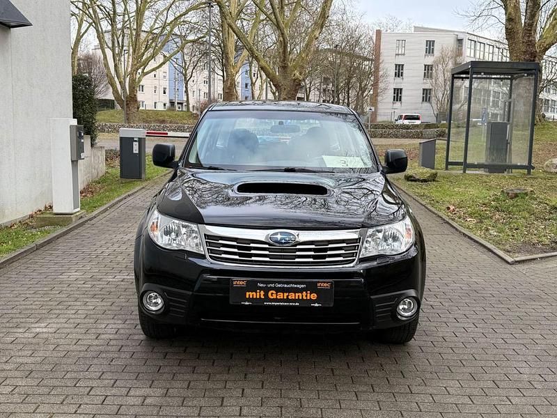Käytetty Subaru Forester Active 147 HP (108 kW) 2010 Musta Katumaasturi