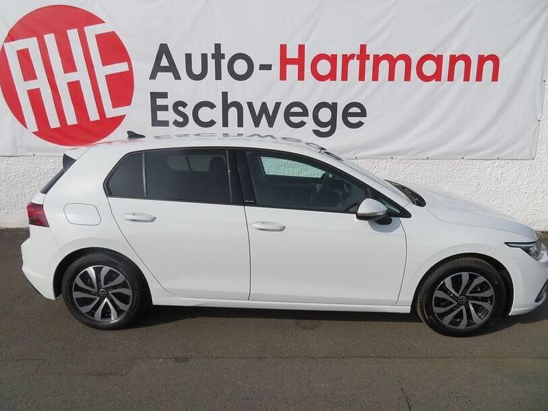 Gebraucht VW Golf VIII Active 150 PS (110 kW) 2023 Pure white Limousine