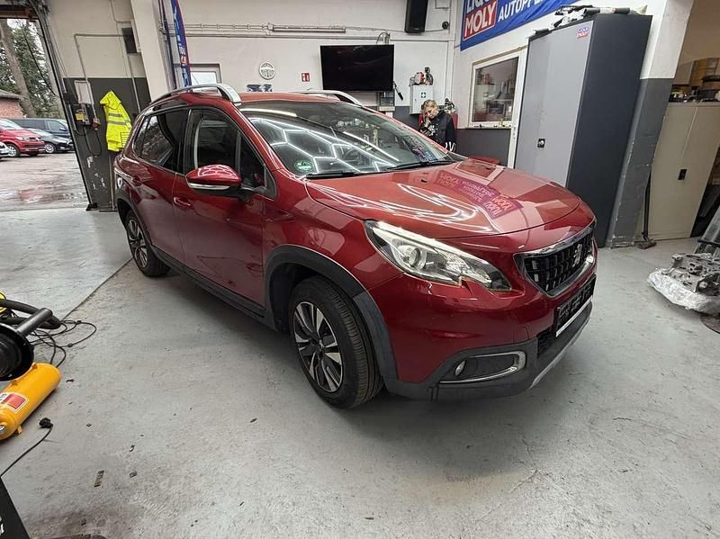 Gebraucht Peugeot 2008 Allure 110 PS (80 kW) 2016 Rot/metalliclackierung + klarl SUV