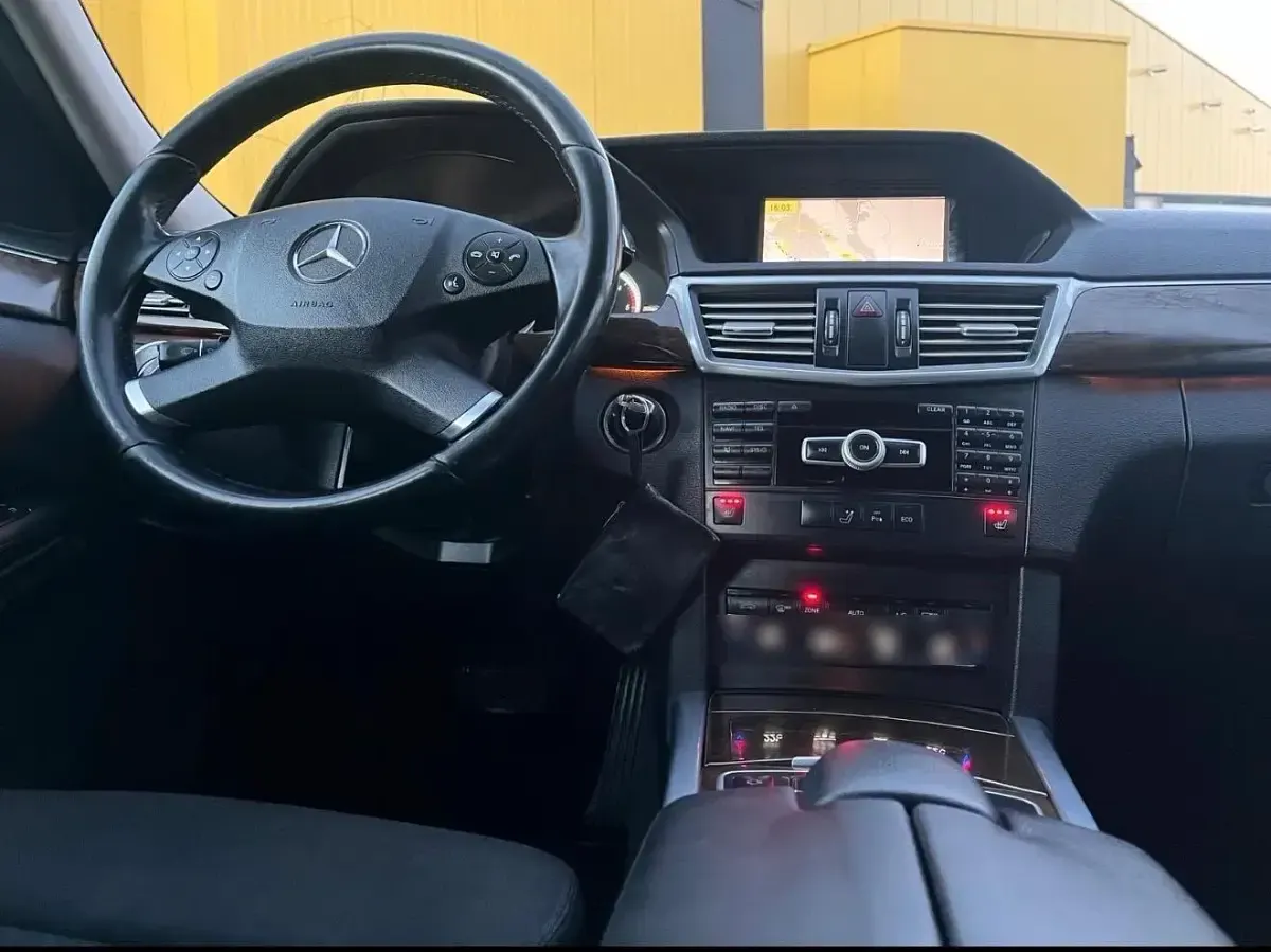 Gebraucht Mercedes E220 170 PS (125 kW) 2011 Schwarz Kombi