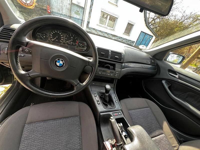 Gebraucht BMW 318 143 PS (105 kW) 2001 Grün Limousine