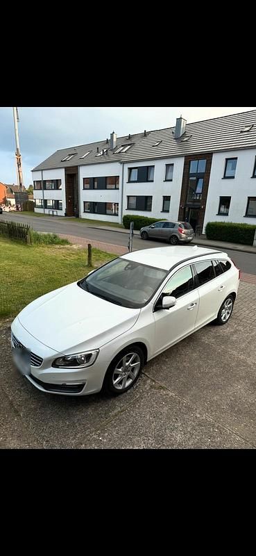 Gebraucht Volvo V60 115 PS (84 kW) 2015 Weiß Kombi