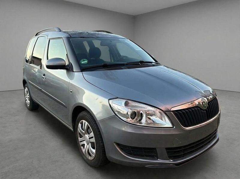 Grau Gebraucht 2013 Skoda Roomster Plus Edition Van / Kleinbus | 8.790 € (Etwas zu teuer) - Bild 1/4