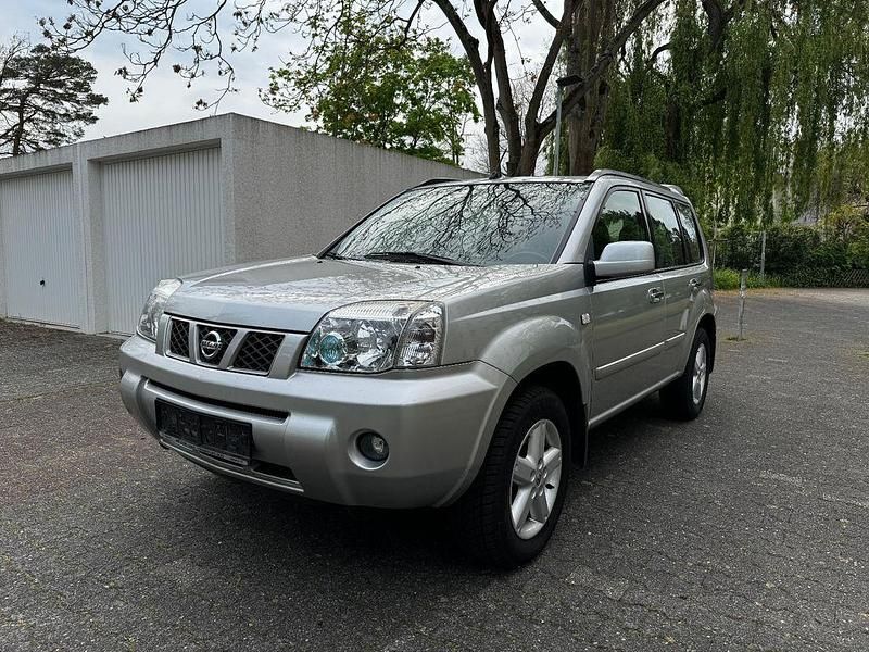 Grau Gebraucht 2004 Nissan X-Trail SUV | 4.700 € (Fairer Preis) - Bild 1/4