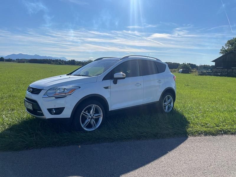 Weiß Gebraucht 2011 Ford Kuga Titanium SUV | 6.450 € (Fairer Preis) - Bild 1/4