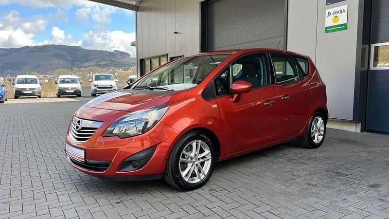 Rot Gebraucht 2013 Opel Meriva Innovation Van / Kleinbus | 6.990 € (Fairer Preis) - Bild 1/4