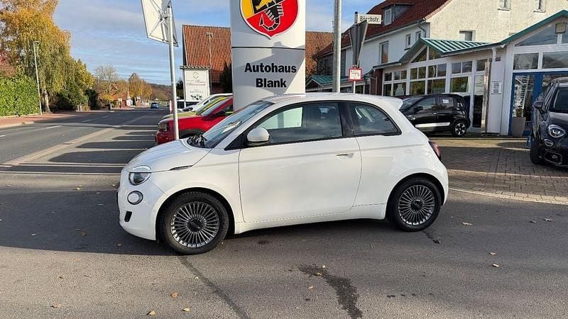 Weiß Gebraucht 2022 Fiat 500e Icon Kleinwagen | 18.300 € (Guter Preis) - Bild 1/4