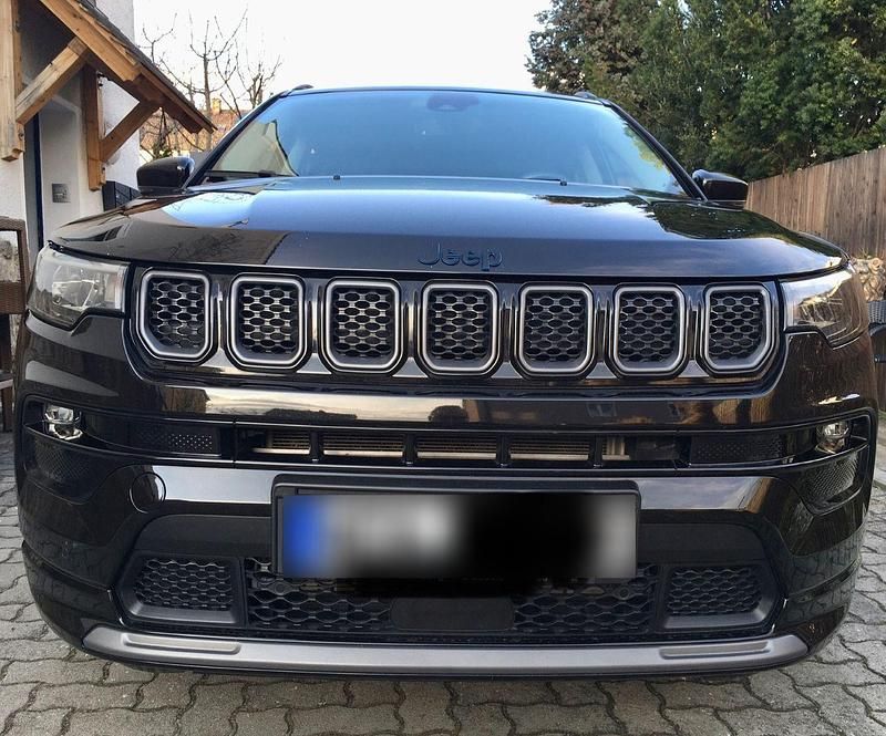 Gebraucht Jeep Compass 241 PS (177 kW) 2022 Schwarz SUV