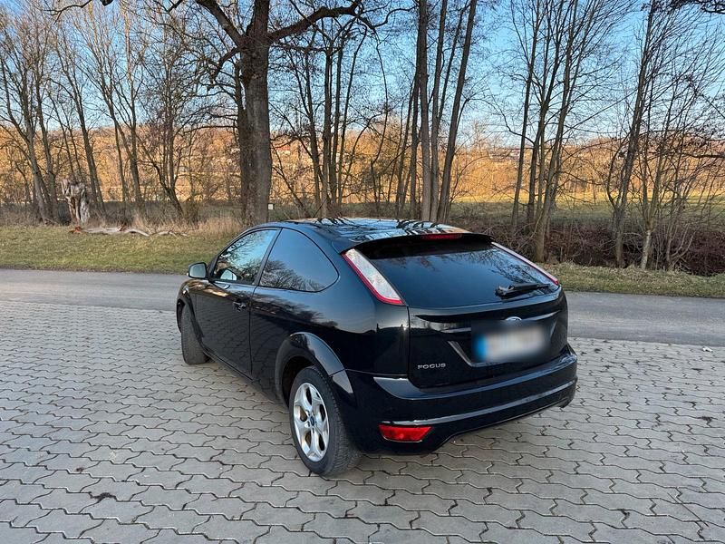 Gebraucht Ford Focus 100 PS (73 kW) 2010 Schwarz Coupé