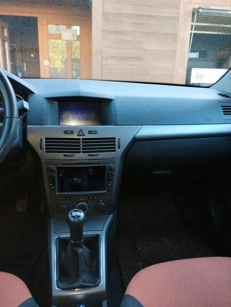 Second-hand Opel Astra 140 CP (102 kW) 2006 Negru Break