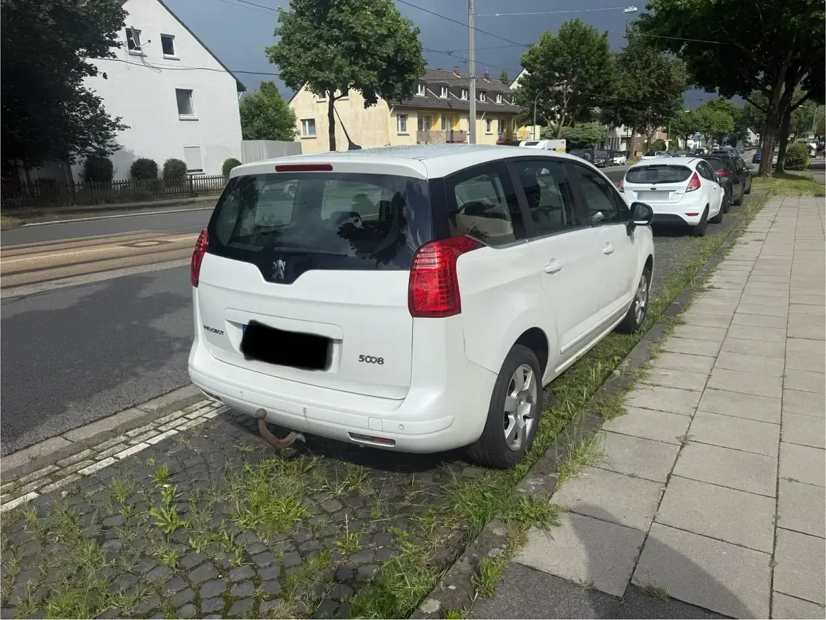 Gebraucht Peugeot 5008 115 PS (84 kW) 2013 Weiß Van / Kleinbus