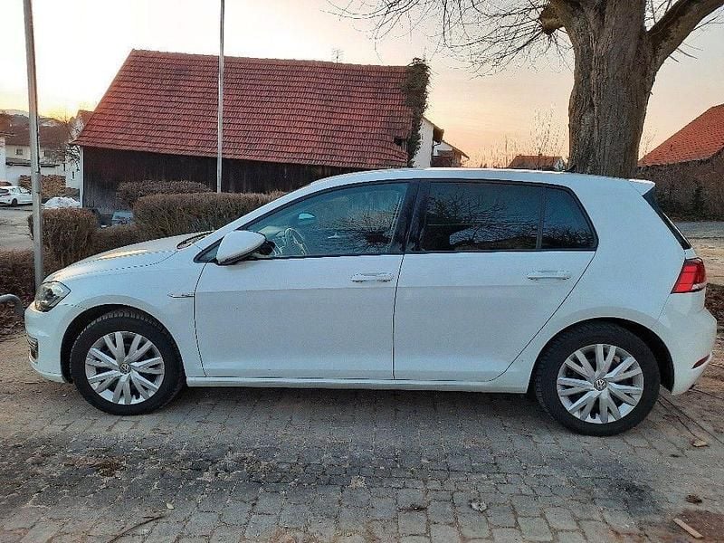 Weiß Gebraucht 2020 VW Golf Limousine | 14.000 € (Guter Preis) - Bild 1/4