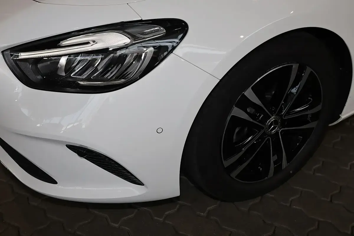 Gebraucht Mercedes B200 Progressive 163 PS (119 kW) 2024 Unilack polarweiß Van / Kleinbus