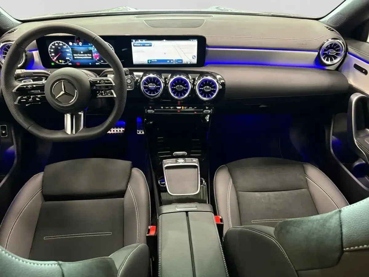 Gebraucht Mercedes CLA180 AMG 100 PS (73 kW) 2026 Silber Limousine