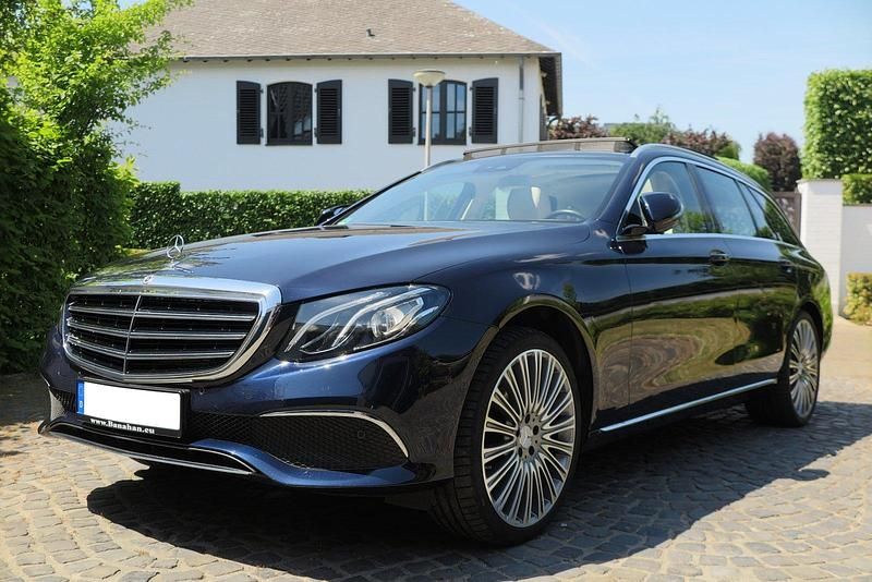 Blau Gebraucht 2018 Mercedes E220 Exclusive Kombi | 18.800 € (Fairer Preis) - Bild 1/4