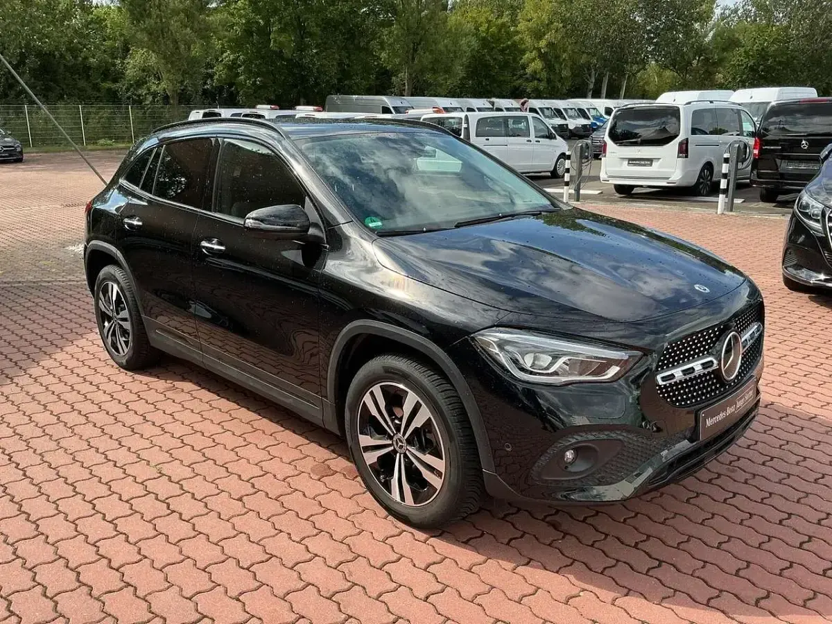 Gebraucht Mercedes GLA250 Progressive 224 PS (164 kW) 2021 Kosmosschwarz metallic SUV