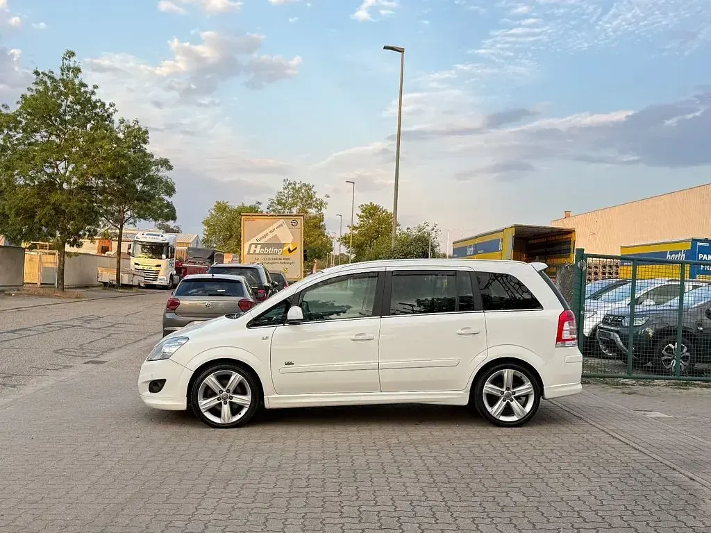 Gebraucht Opel Zafira OPC 125 PS (91 kW) 2011 Weiß Van / Kleinbus