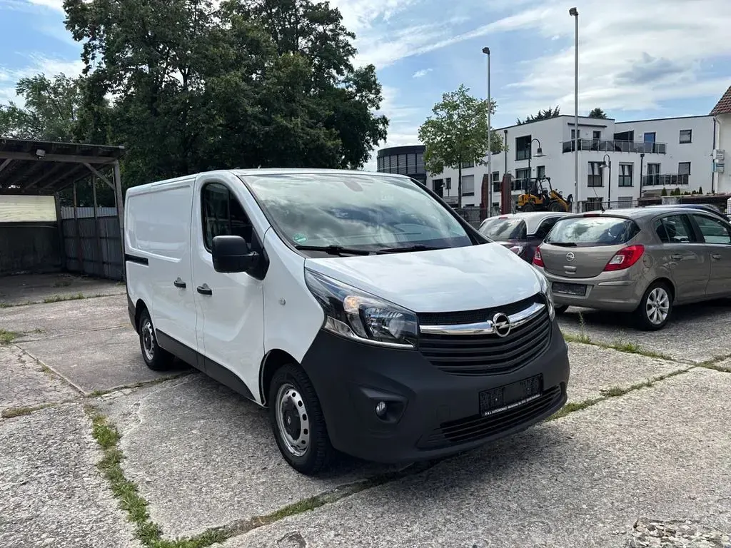 Gebraucht Opel Vivaro 120 PS (88 kW) 2018 Weiß Van / Kleinbus