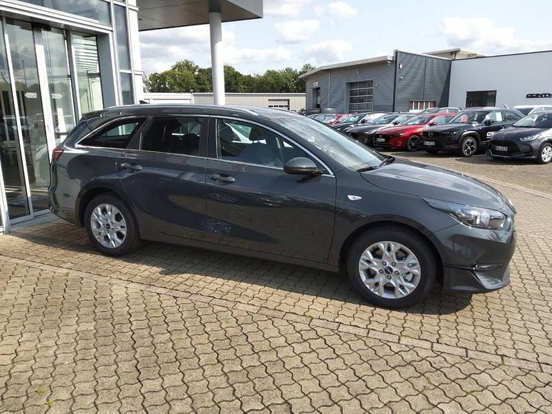 Neu Kia Ceed Sportswagon Vision 101 PS (74 kW) 2025 Pentametall metallic Kombi