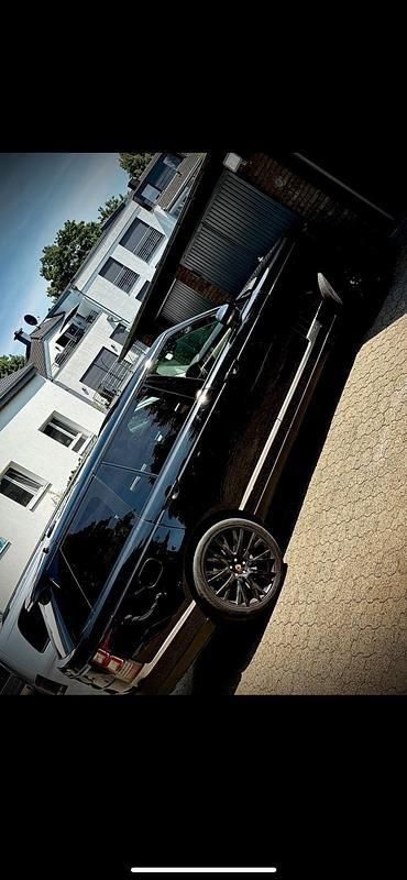 Schwarz Gebraucht 2015 Land Rover Range Rover Vogue SUV | 29.900 € - Bild 1/4