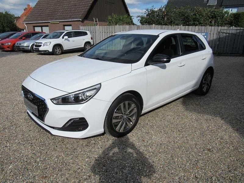 Weiß Gebraucht 2019 Hyundai i30 GO! Limousine | 13.950 € (Fairer Preis) - Bild 1/4
