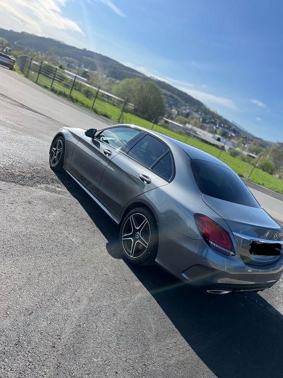 Gebraucht Mercedes C180 AMG line 156 PS (114 kW) 2019 Grau Limousine