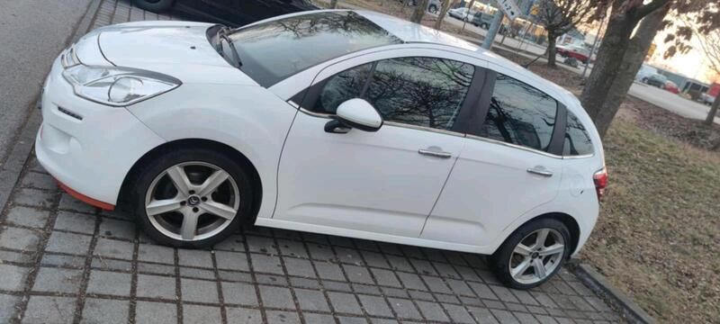 Weiß Gebraucht 2015 Citroën C3 Kleinwagen | 4.100 € - Bild 1/4