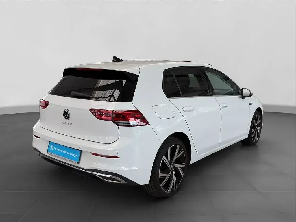 Gebraucht VW Golf VIII Style 131 PS (96 kW) 2025 Weiß Limousine