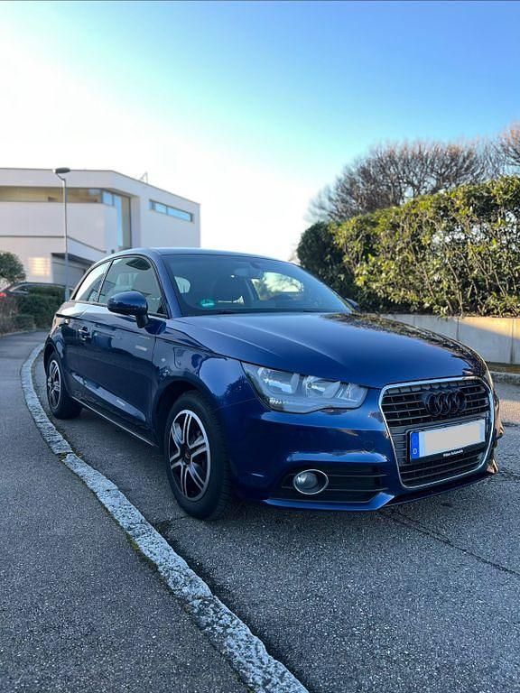 Gebraucht Audi A1 Attraction 86 PS (63 kW) 2012 Blau Kleinwagen