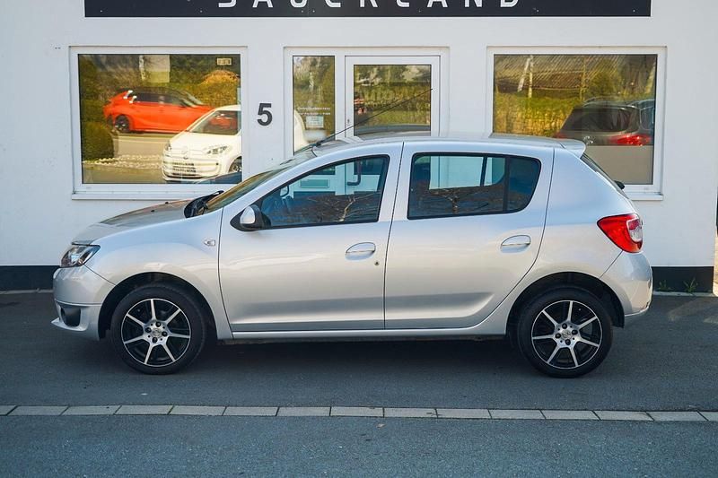 Gebraucht Dacia Sandero 90 PS (66 kW) 2013 Silber Kleinwagen
