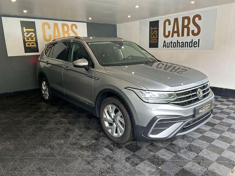 Silber Gebraucht 2022 VW Tiguan Allspace Life SUV | 20.500 € (Teuer) - Bild 1/4