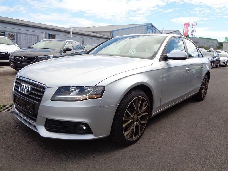 Silber Gebraucht 2010 Audi A4 Attraction Limousine | 9.399 € (Etwas zu teuer) - Bild 1/4