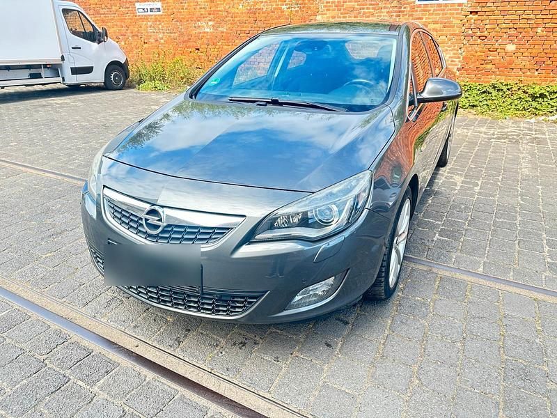 Grau Gebraucht 2011 Opel Astra Sport Kombi | 4.250 € (Fairer Preis) - Bild 1/4