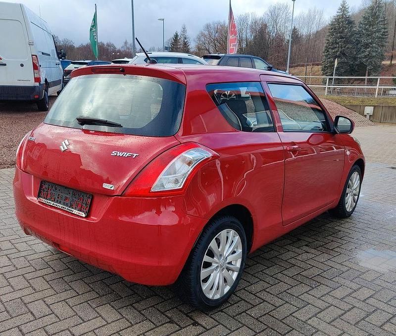 Gebraucht Suzuki Swift Comfort 94 PS (69 kW) 2014 Rot Kleinwagen