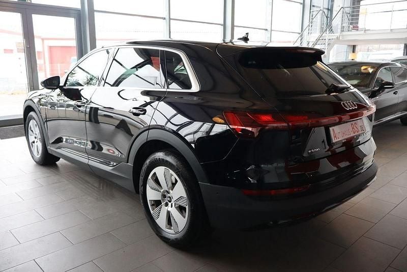 Second-hand Audi e-tron 230 kW (313 CP) 2022 Negru SUV