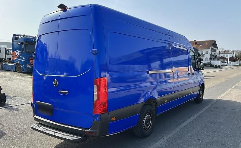 Gebraucht Mercedes Sprinter 150 PS (110 kW) 2022 Blau Van