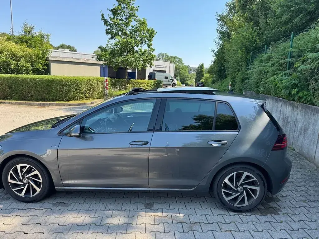 Gebraucht VW Golf VII Join 131 PS (96 kW) 2018 Grau Limousine