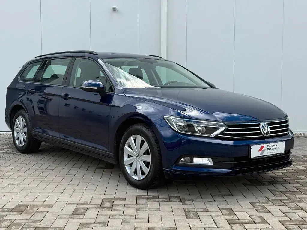 Gebraucht VW Passat Trendline 150 PS (110 kW) 2018 Blau Kombi