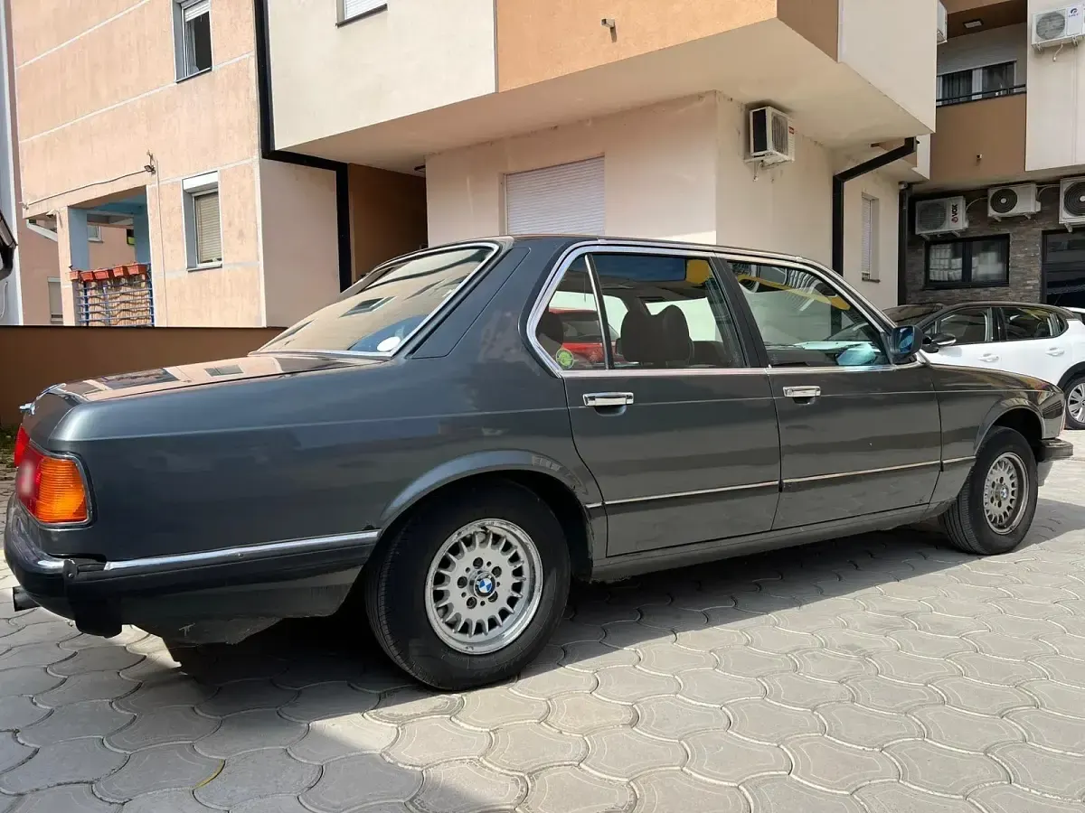 Gebraucht BMW 725 150 PS (110 kW) 1983 Grau Limousine