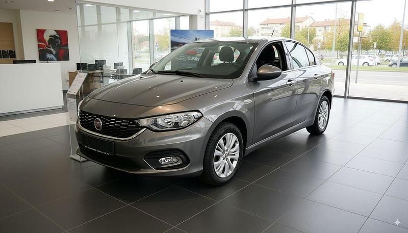 Grau Gebraucht 2016 Fiat Tipo Limousine | 7.777 € (Superpreis) - Bild 1/4